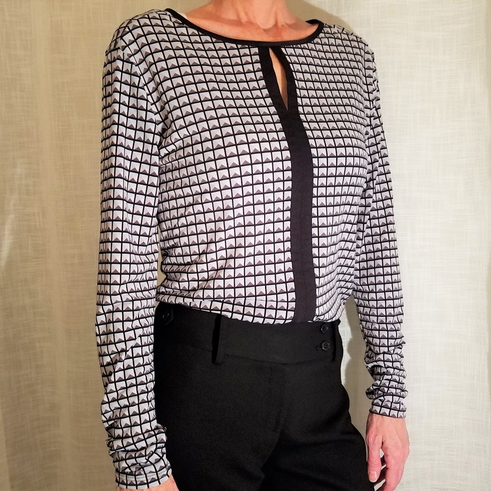 Liz Clayborne Geometric Print Keyhole Top, Small